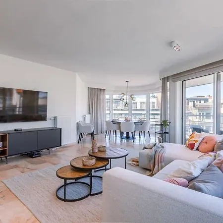 Bright And Spacious With Stunning Views! *