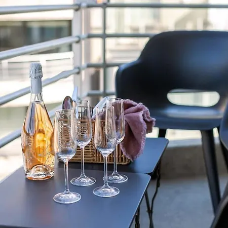 Bright And Spacious With Stunning Views! Appartement