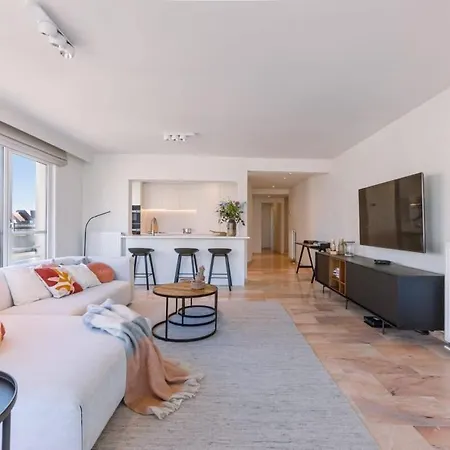 Bright And Spacious With Stunning Views! Appartement